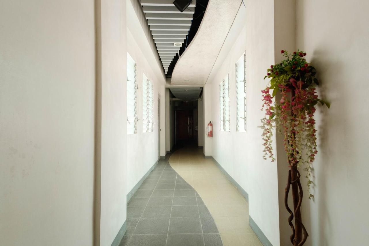 Отель Reddoorz Near Waltermart Субик Экстерьер фото